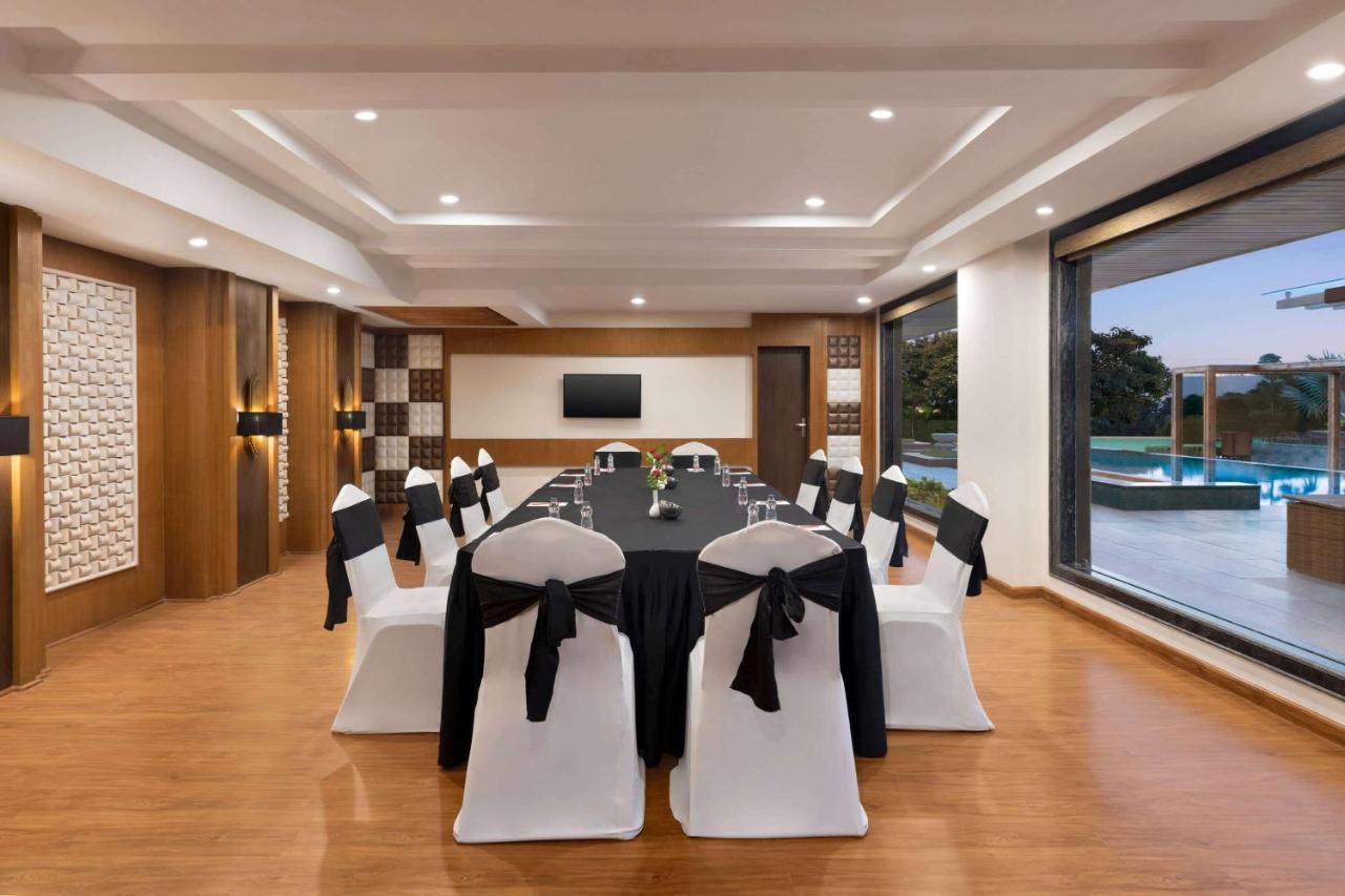 Chandauli Ramada By Wyndham Varanasi Katesar מראה חיצוני תמונה