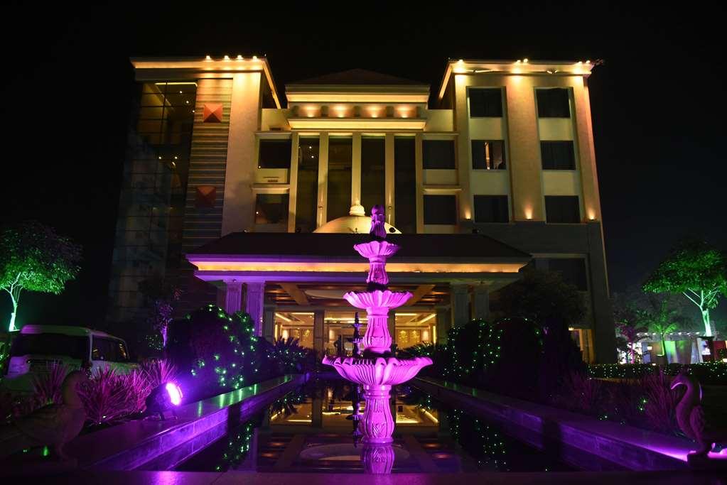 Chandauli Ramada By Wyndham Varanasi Katesar מראה חיצוני תמונה