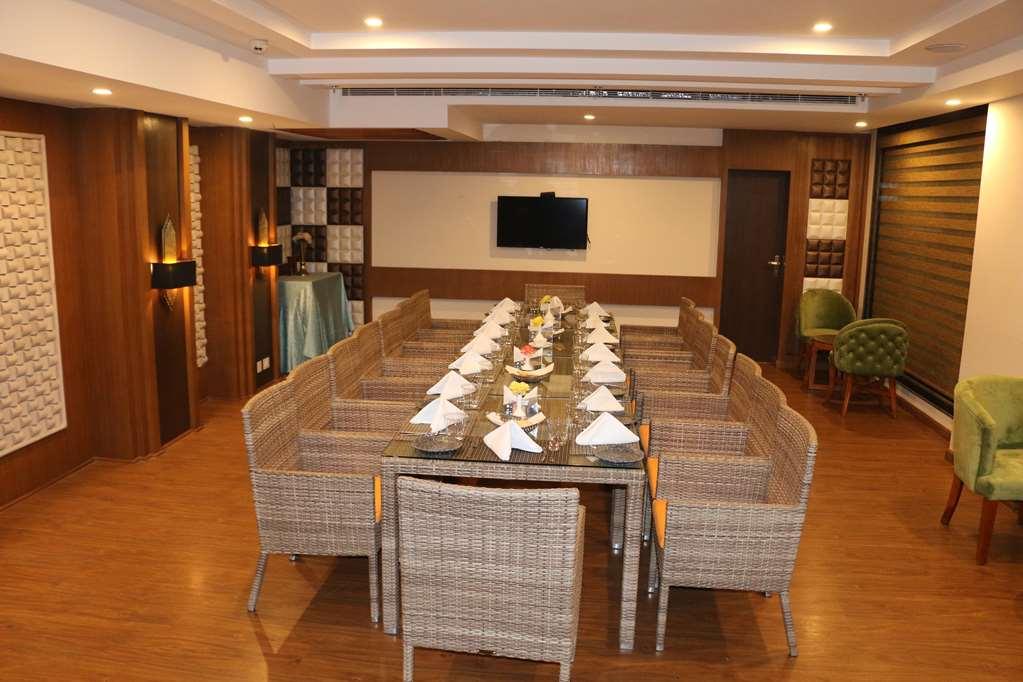 Chandauli Ramada By Wyndham Varanasi Katesar מתקנים תמונה