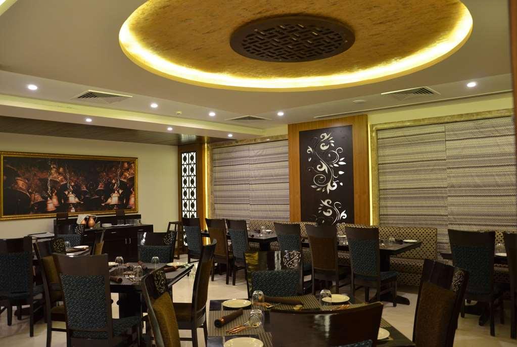 Chandauli Ramada By Wyndham Varanasi Katesar מסעדה תמונה