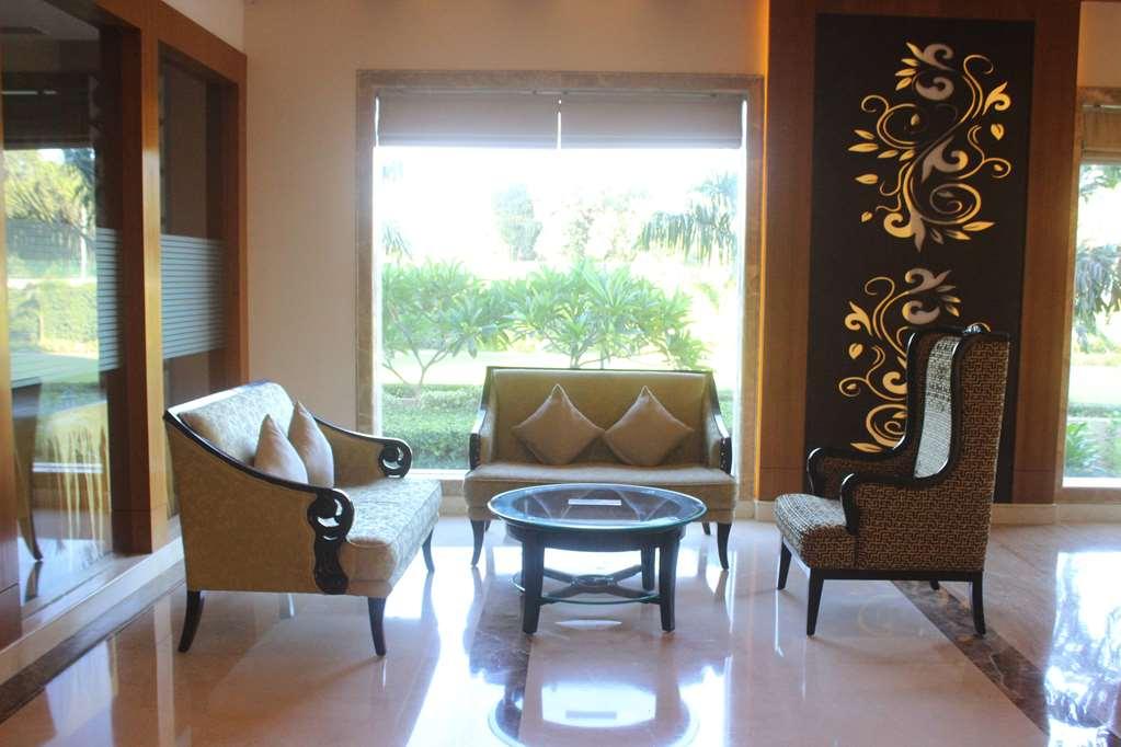 Chandauli Ramada By Wyndham Varanasi Katesar מראה פנימי תמונה