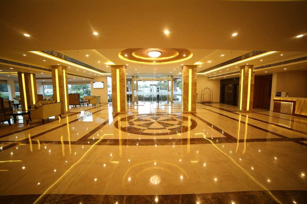 Chandauli Ramada By Wyndham Varanasi Katesar מראה פנימי תמונה