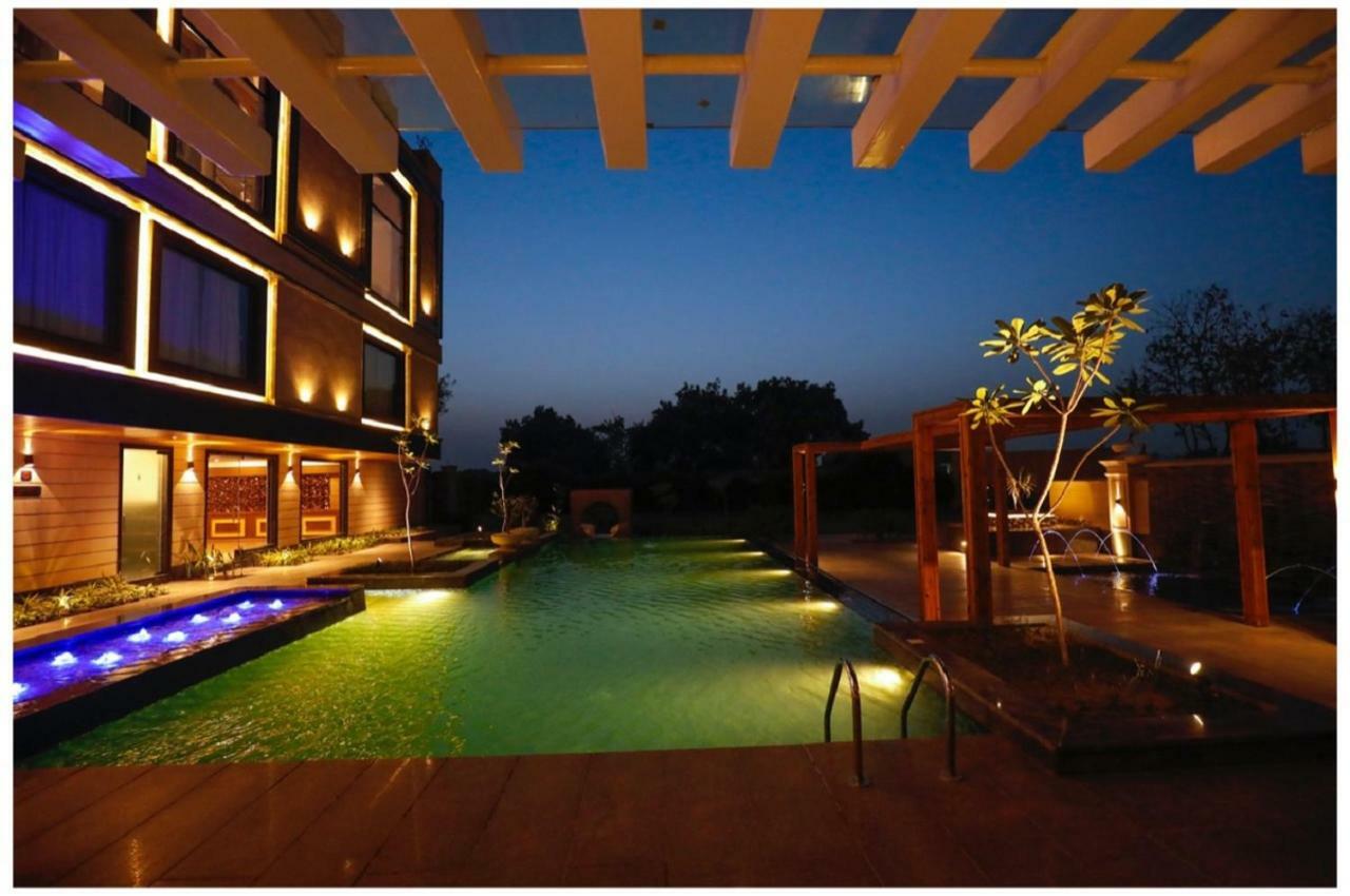 Chandauli Ramada By Wyndham Varanasi Katesar מראה חיצוני תמונה